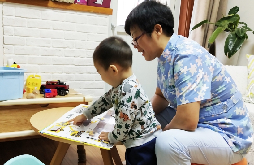 選擇育兒嫂享受高質(zhì)量家庭生活！